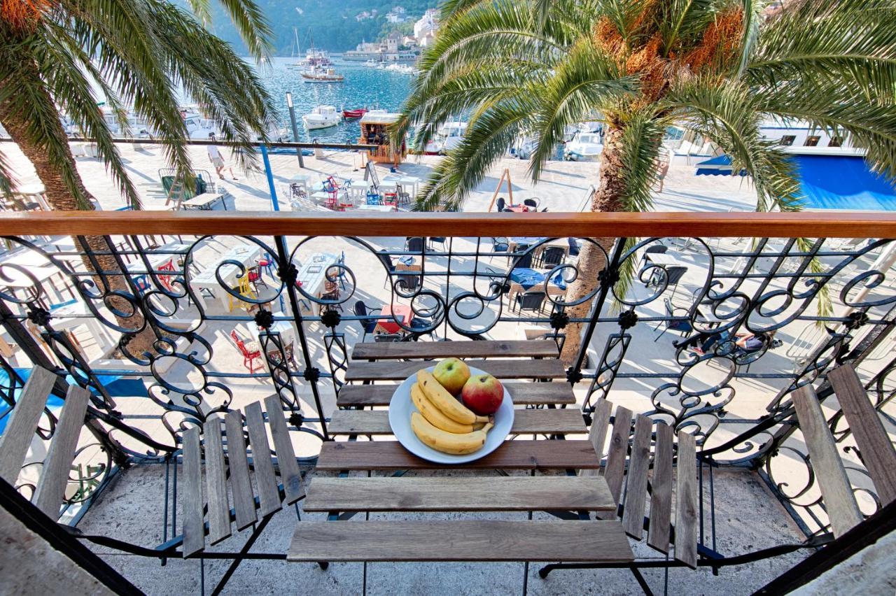 Seafront Rooms Koluna Komiža Extérieur photo